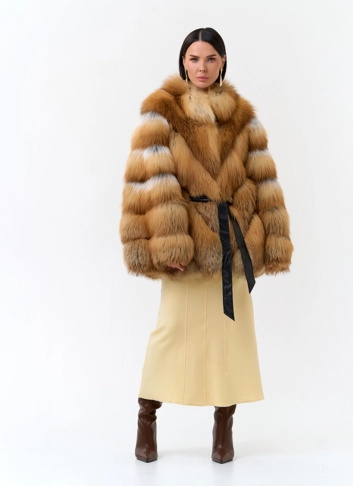 Шуба из меха рыжей лисы фото