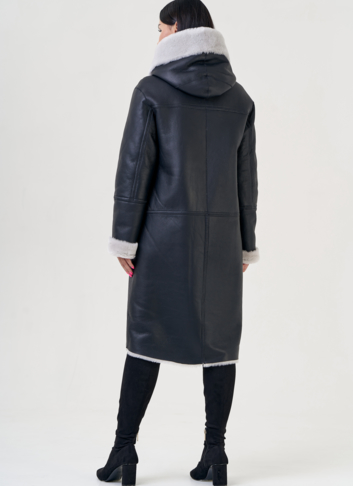 Двухсторонняя женская дубленка с капюшоном