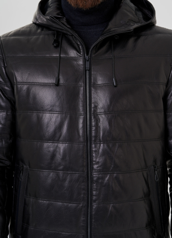 Куртка бомбер черного цвета с капюшоном 