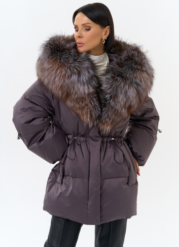 Женский пуховик с капюшоном из меха блюфрост
