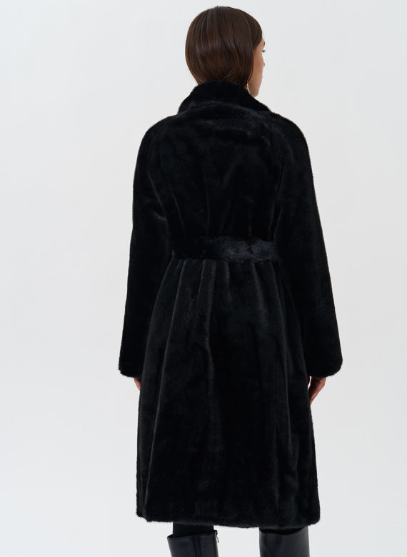 Женское пальто из эко меха с поясом