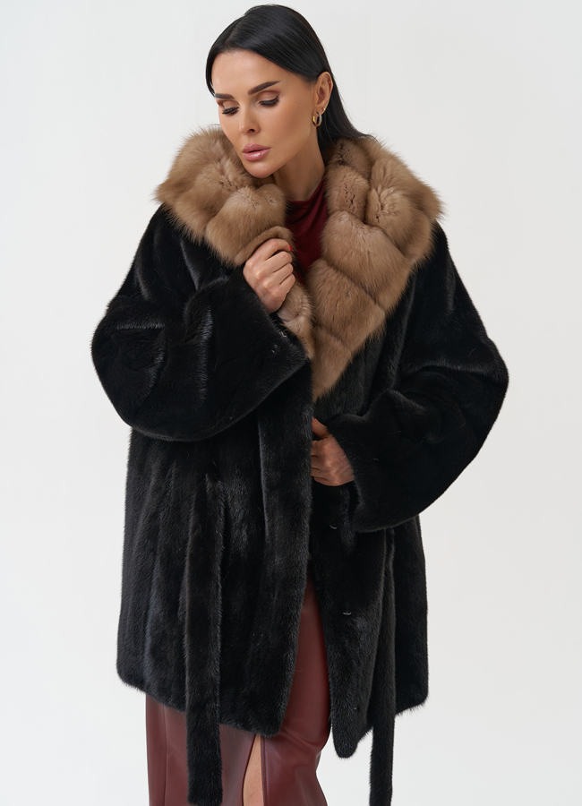 Норковая шуба с капюшоном из меха куницы модель № 30481 универмаг малина