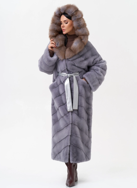 Норковая шуба с капюшоном из меха куницы