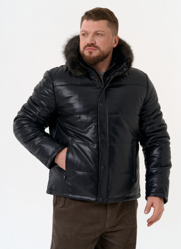 Пуховик из эко кожи с капюшоном из меха енота