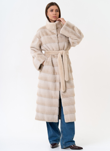 Женское пальто из эко меха с воротником стойкой