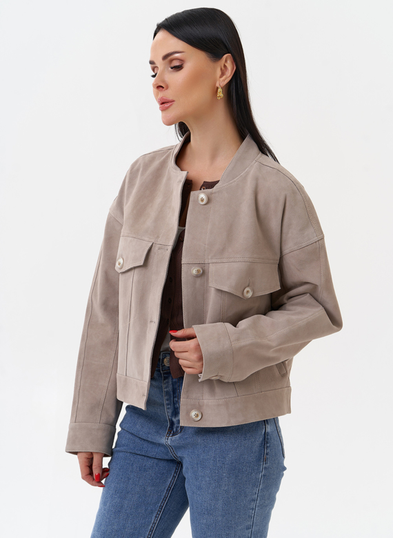 Светлая куртка из замши