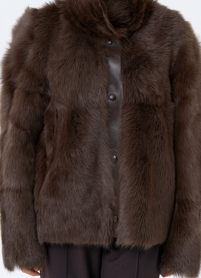 Женская короткая дубленка с воротником стойкой модель № 31928 универмаг малина