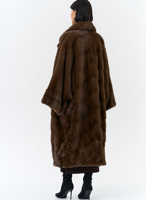 Шуба оверсайз с английским воротником