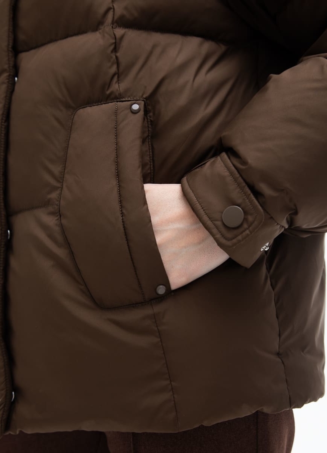 Короткий пуховик с капюшоном из меха песца модель № 31117 универмаг малина