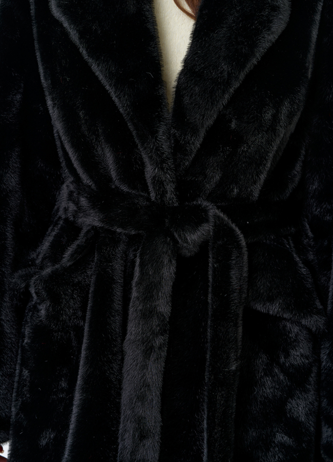 Длинное женское пальто из эко меха с английским воротником модель № 31220 универмаг малина