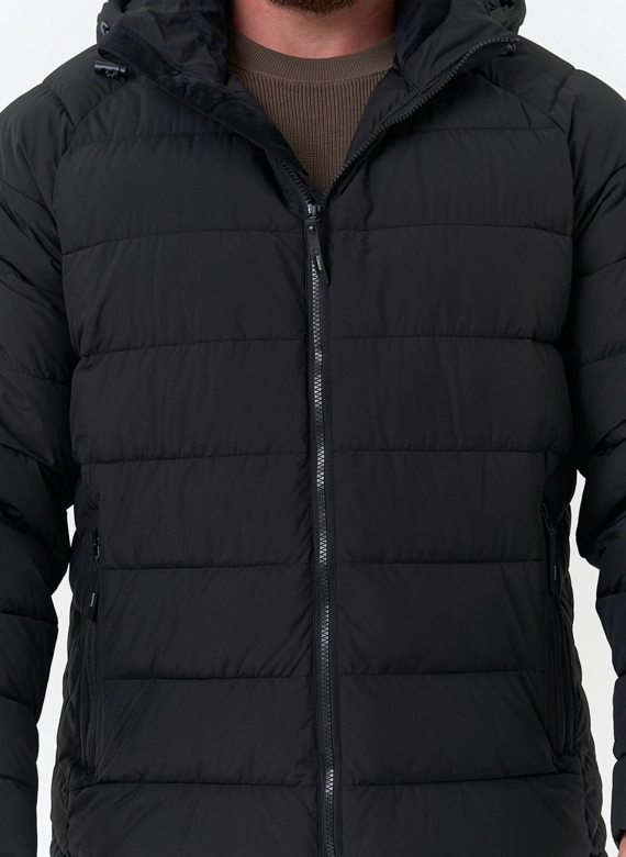 Мужской пуховик с капюшоном  фото