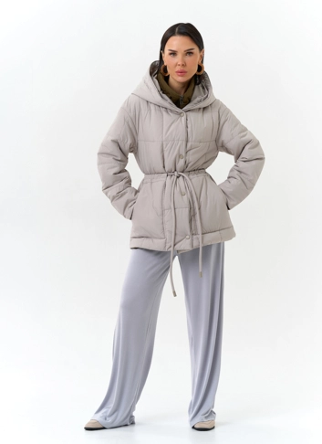 Женская куртка с контрастным воротником фото