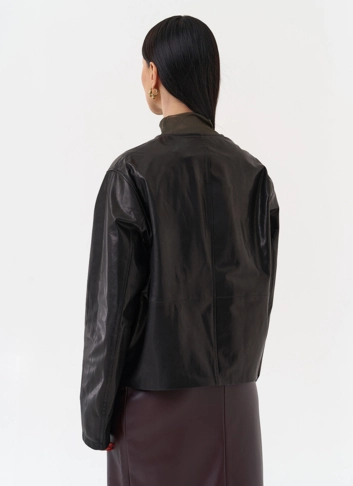 Кожаная куртка на пуговицах фото