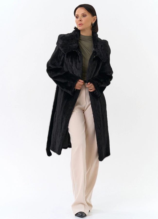 Шуба из норки черного цвета с капюшоном  модель № 26287 универмаг малина