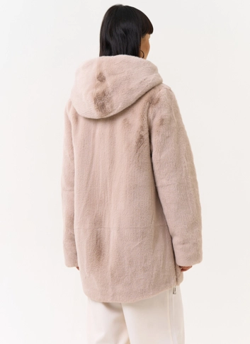 Женская шуба из эко меха с капюшоном