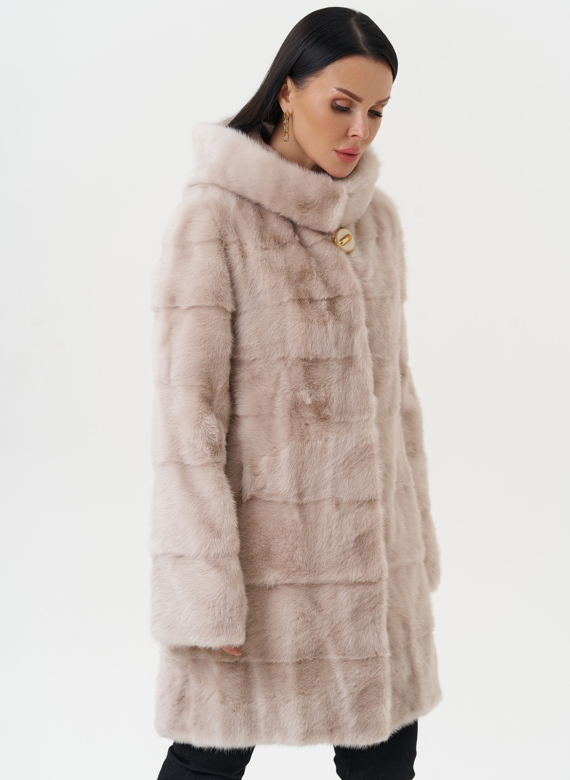 Светлая норковая шуба с капюшоном
